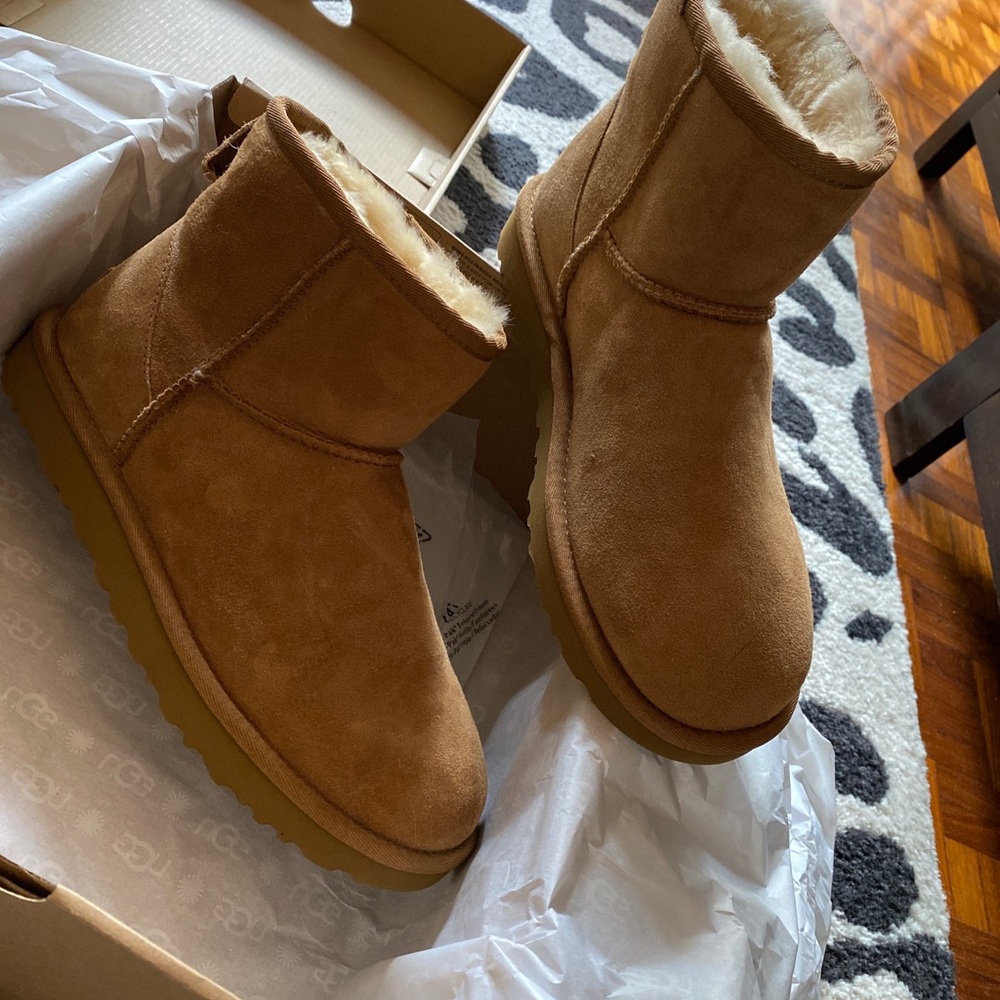 UGG Women's Classic Mini II Slip On Sheepskin Ankle Boots Chestnut NEW w/ BOX 9M